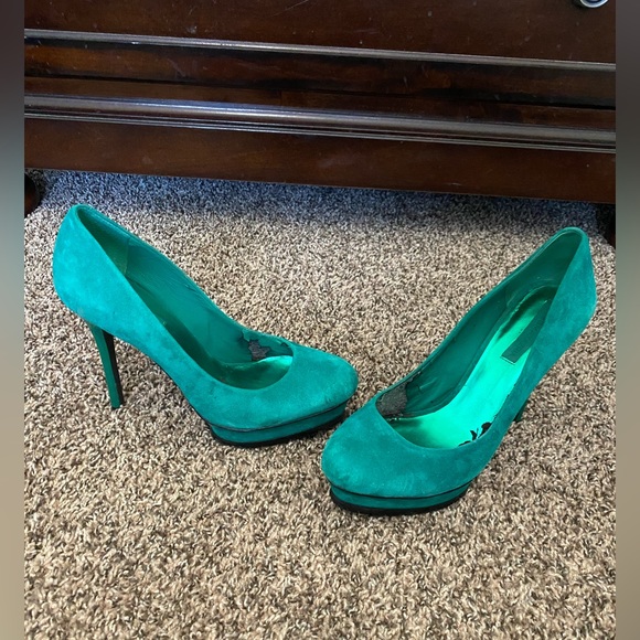 BCBG Maxazria heels - Picture 2 of 6